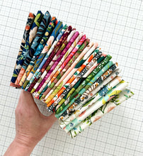 Load image into Gallery viewer, Flower Power Fat Quarter Bundle