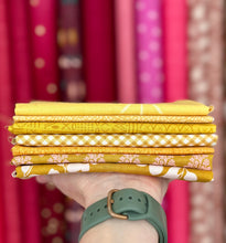 Load image into Gallery viewer, Yellow Fat Quarter Destash Bundle-7 FQ&#39;s