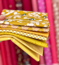 Load image into Gallery viewer, Yellow Fat Quarter Destash Bundle-7 FQ&#39;s