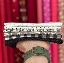 Load image into Gallery viewer, Black and White Fat Quarter Destash Bundle-5 FQ&#39;s