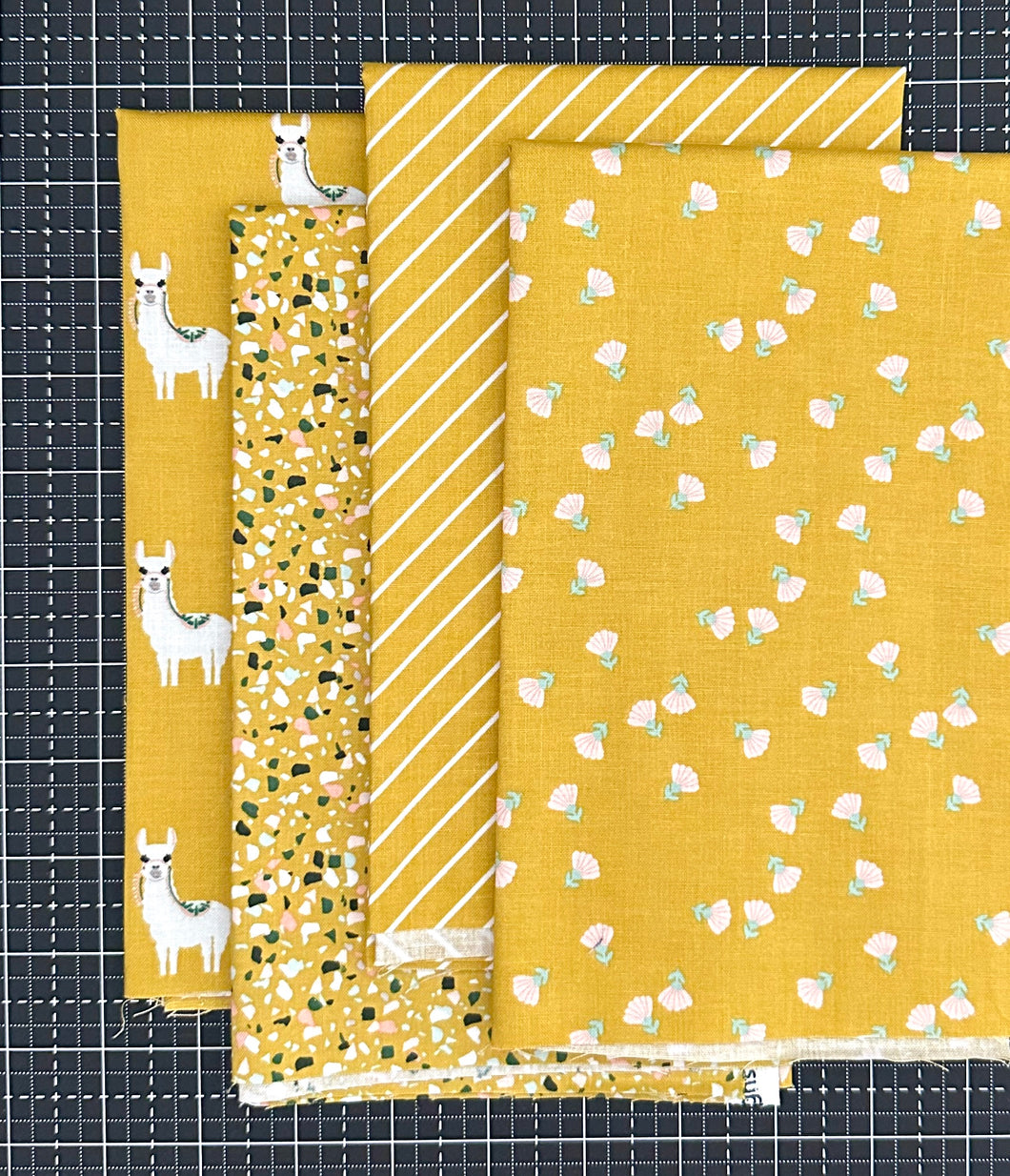 Hibiscus Fat Quarter Bundle by Simple Simon and Co for Riley Blake Designs