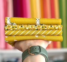 Load image into Gallery viewer, Hibiscus Fat Quarter Bundle by Simple Simon and Co for Riley Blake Designs